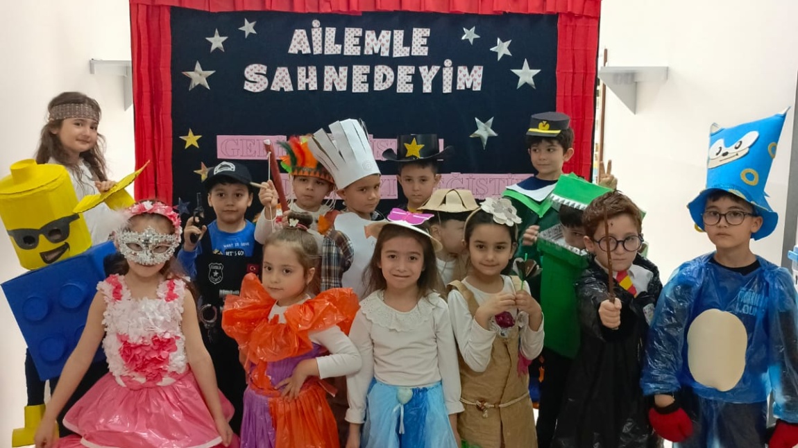 AİLEMLE SAHNEDEYİM